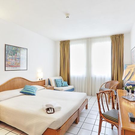 Hotel Yacht Club مارتْشانا مارينا المظهر الخارجي الصورة