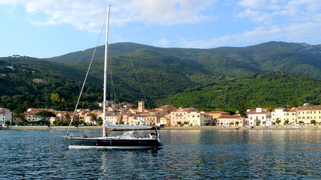 Hotel Yacht Club مارتْشانا مارينا المظهر الخارجي الصورة
