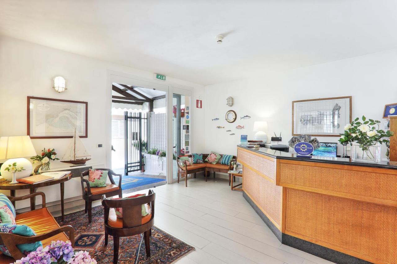 Hotel Yacht Club مارتْشانا مارينا المظهر الخارجي الصورة