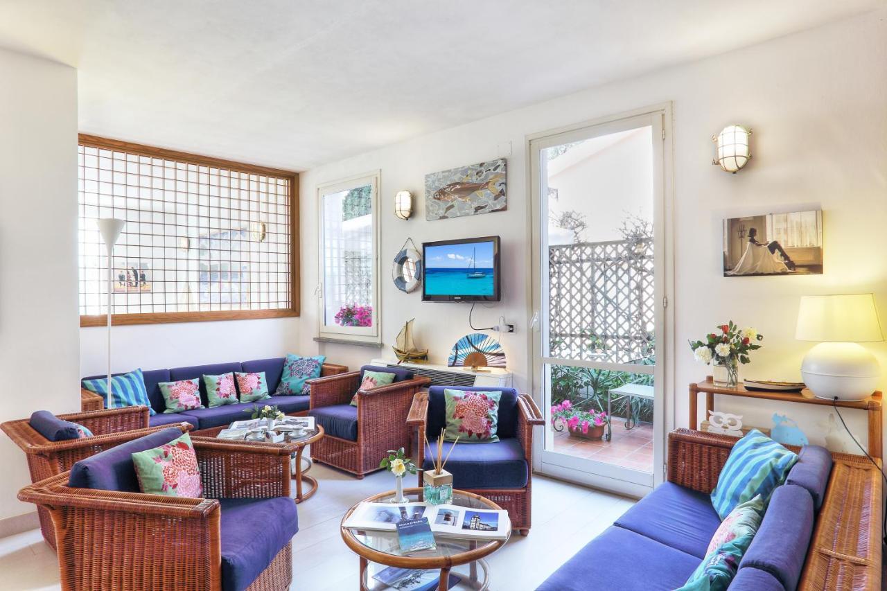 Hotel Yacht Club مارتْشانا مارينا المظهر الخارجي الصورة