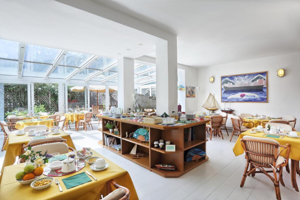 Hotel Yacht Club مارتْشانا مارينا المظهر الخارجي الصورة