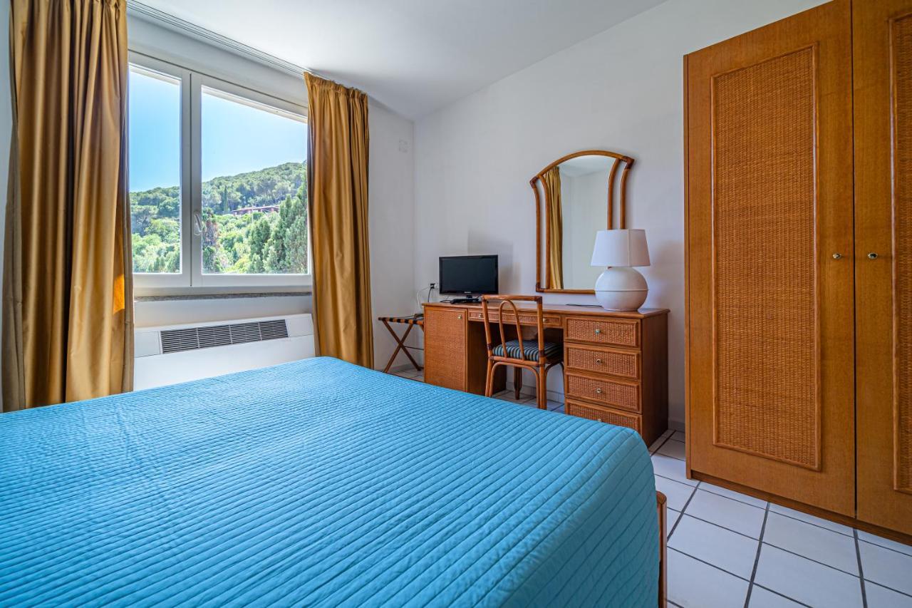 Hotel Yacht Club مارتْشانا مارينا المظهر الخارجي الصورة