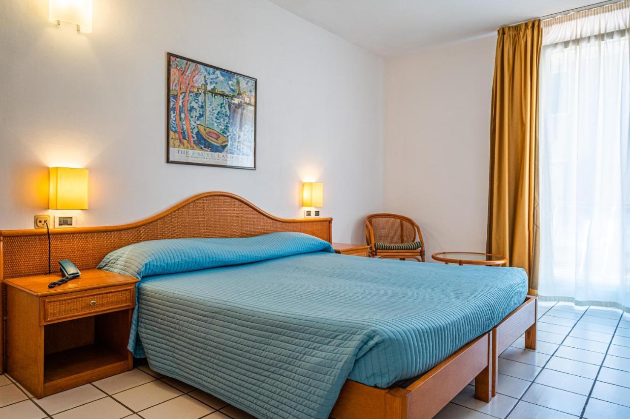 Hotel Yacht Club مارتْشانا مارينا المظهر الخارجي الصورة