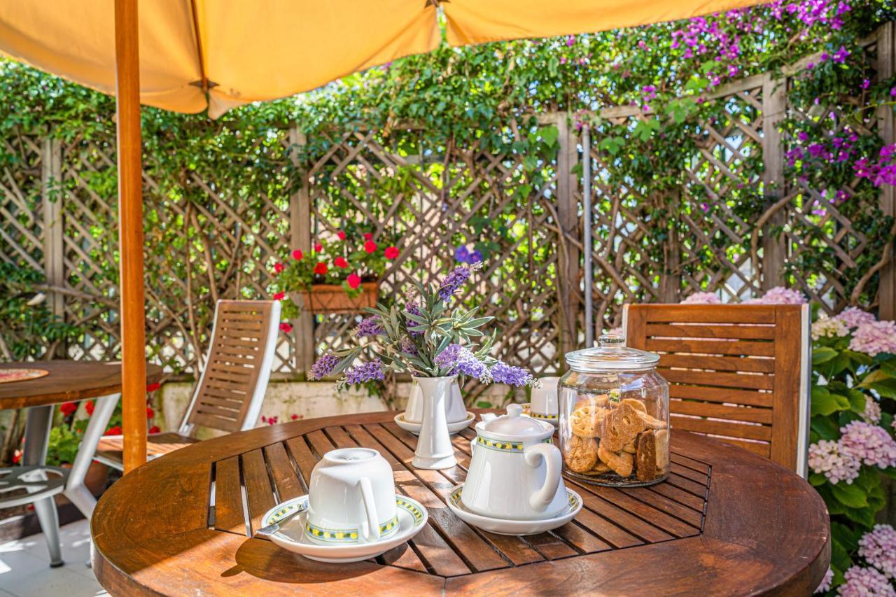 Hotel Yacht Club مارتْشانا مارينا المظهر الخارجي الصورة
