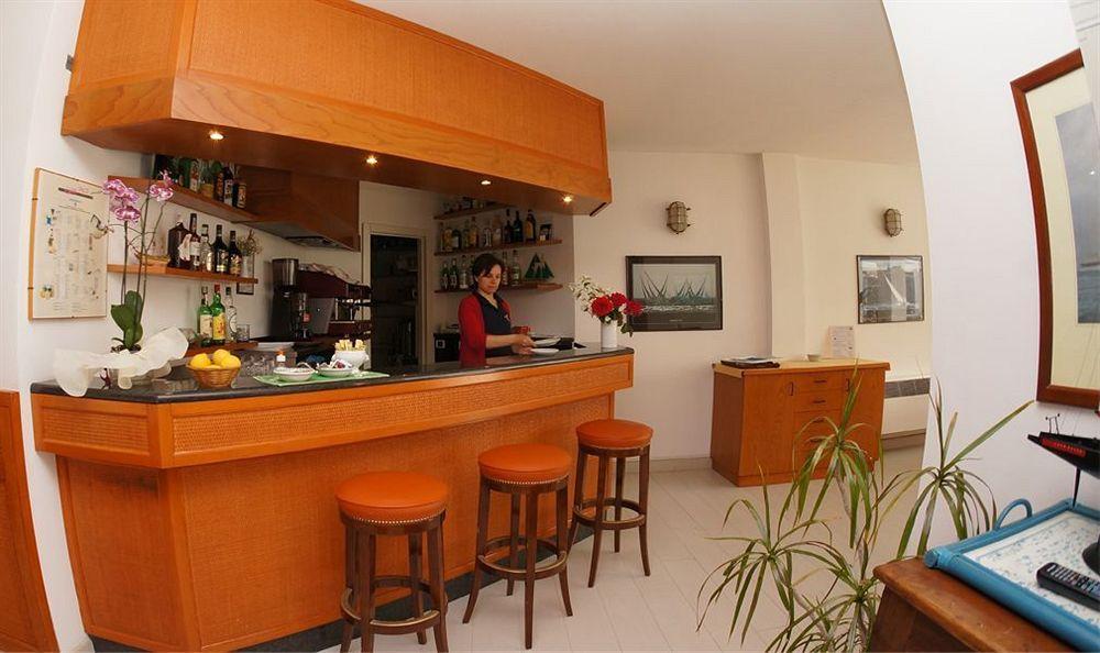 Hotel Yacht Club مارتْشانا مارينا المظهر الخارجي الصورة