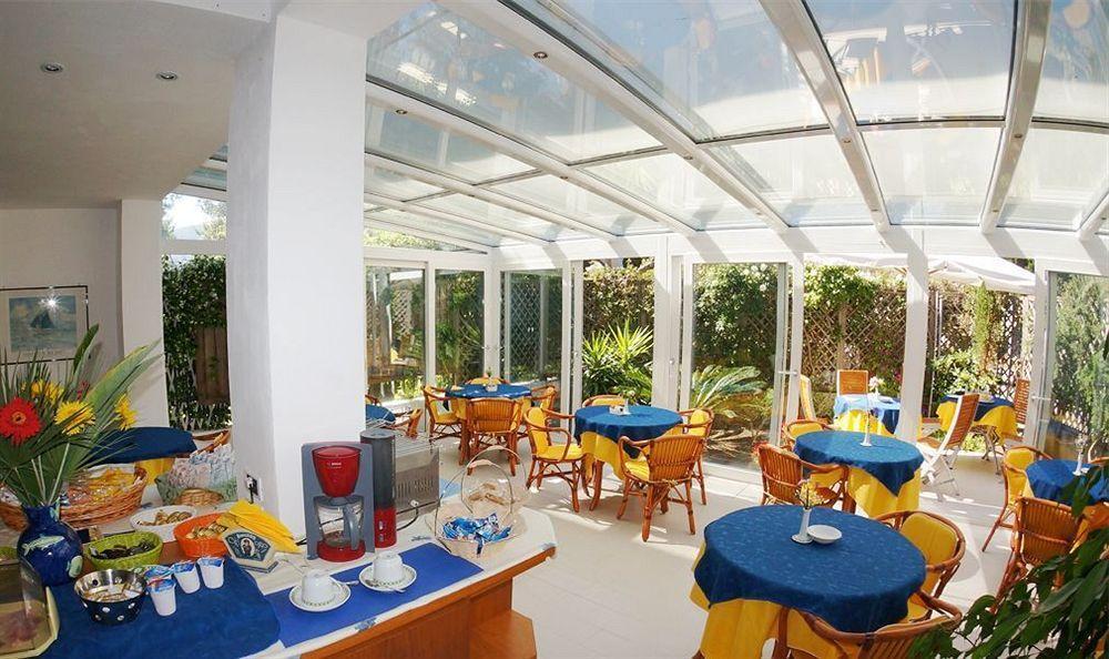 Hotel Yacht Club مارتْشانا مارينا المظهر الخارجي الصورة