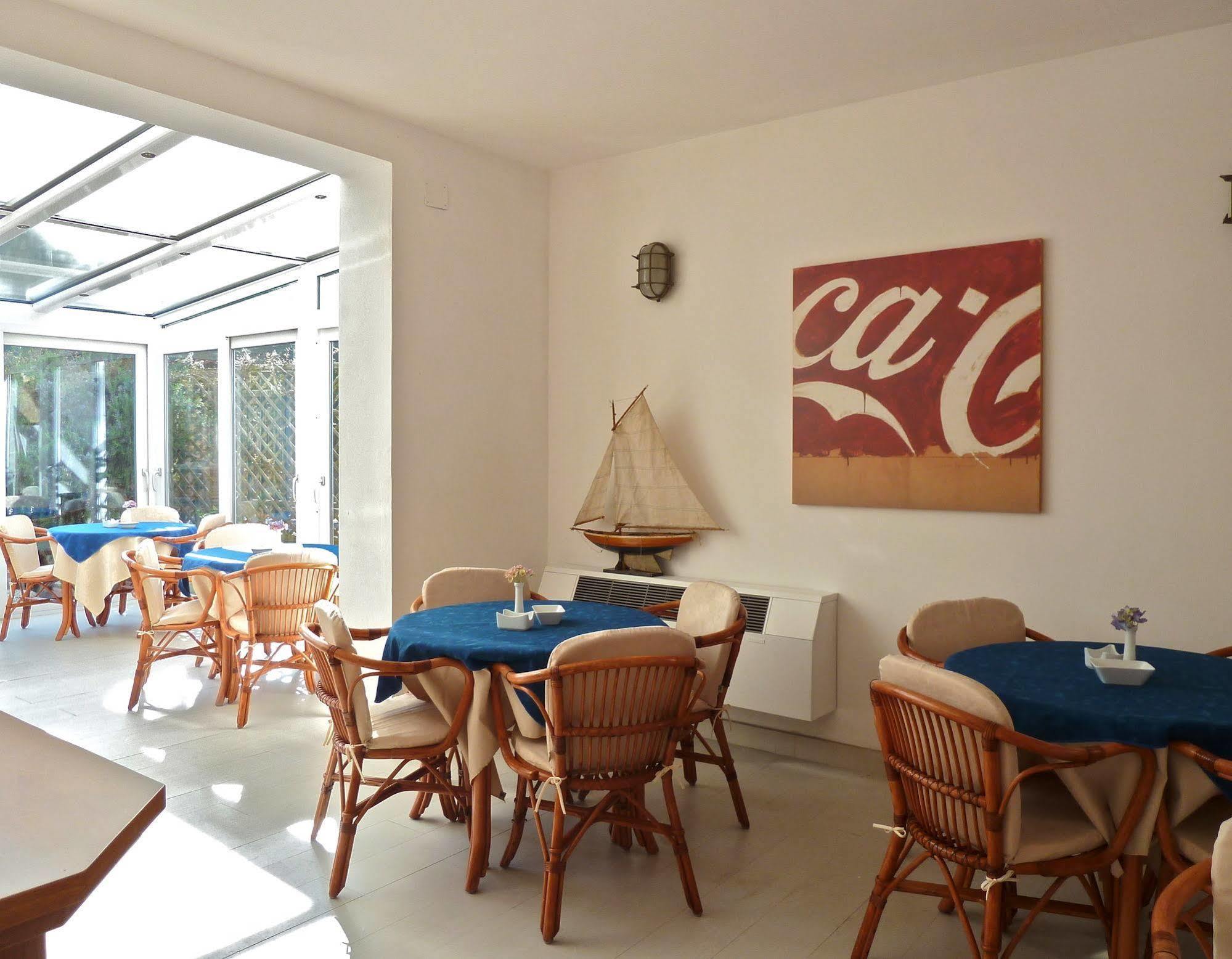 Hotel Yacht Club مارتْشانا مارينا المظهر الخارجي الصورة