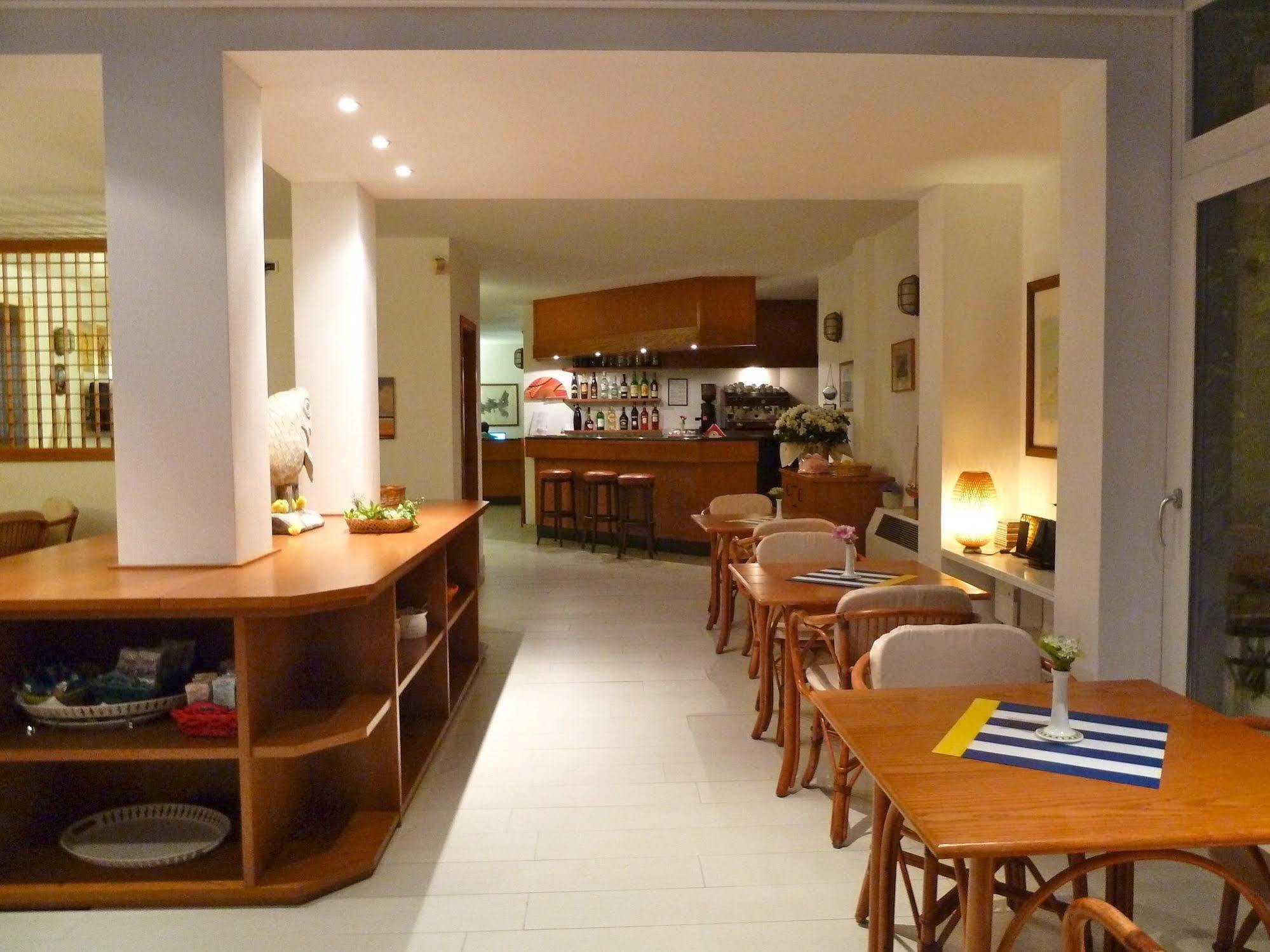 Hotel Yacht Club مارتْشانا مارينا المظهر الخارجي الصورة