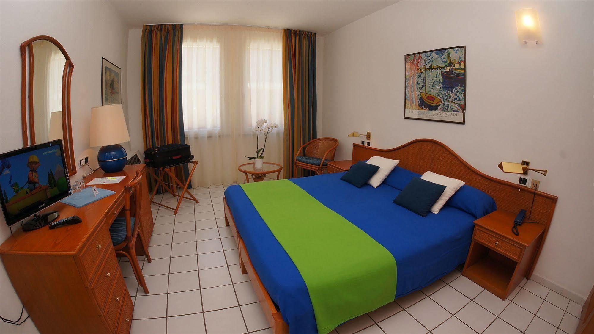Hotel Yacht Club مارتْشانا مارينا المظهر الخارجي الصورة