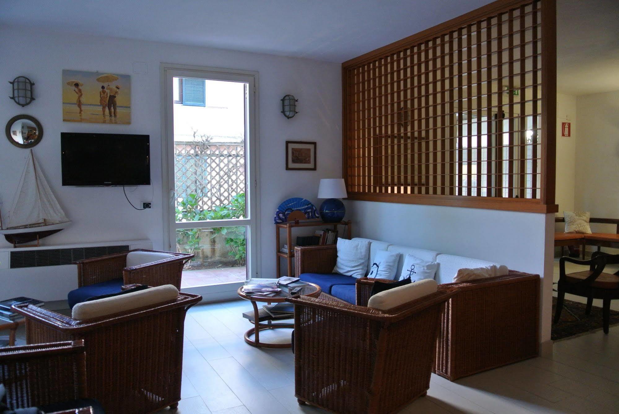 Hotel Yacht Club مارتْشانا مارينا المظهر الخارجي الصورة