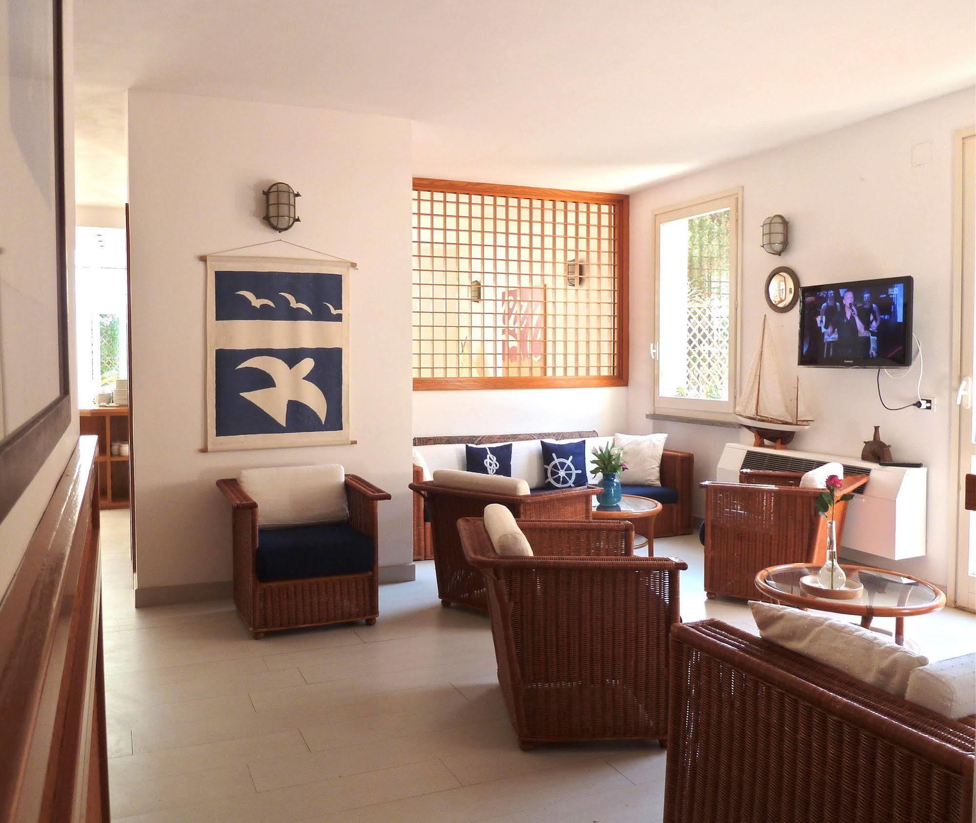 Hotel Yacht Club مارتْشانا مارينا المظهر الخارجي الصورة