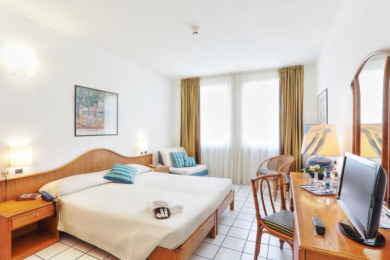 Hotel Yacht Club مارتْشانا مارينا المظهر الخارجي الصورة