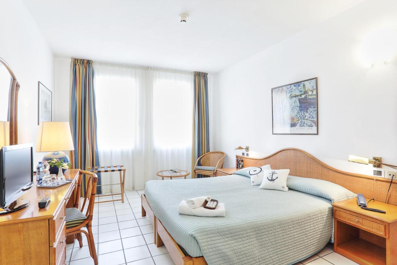 Hotel Yacht Club مارتْشانا مارينا المظهر الخارجي الصورة